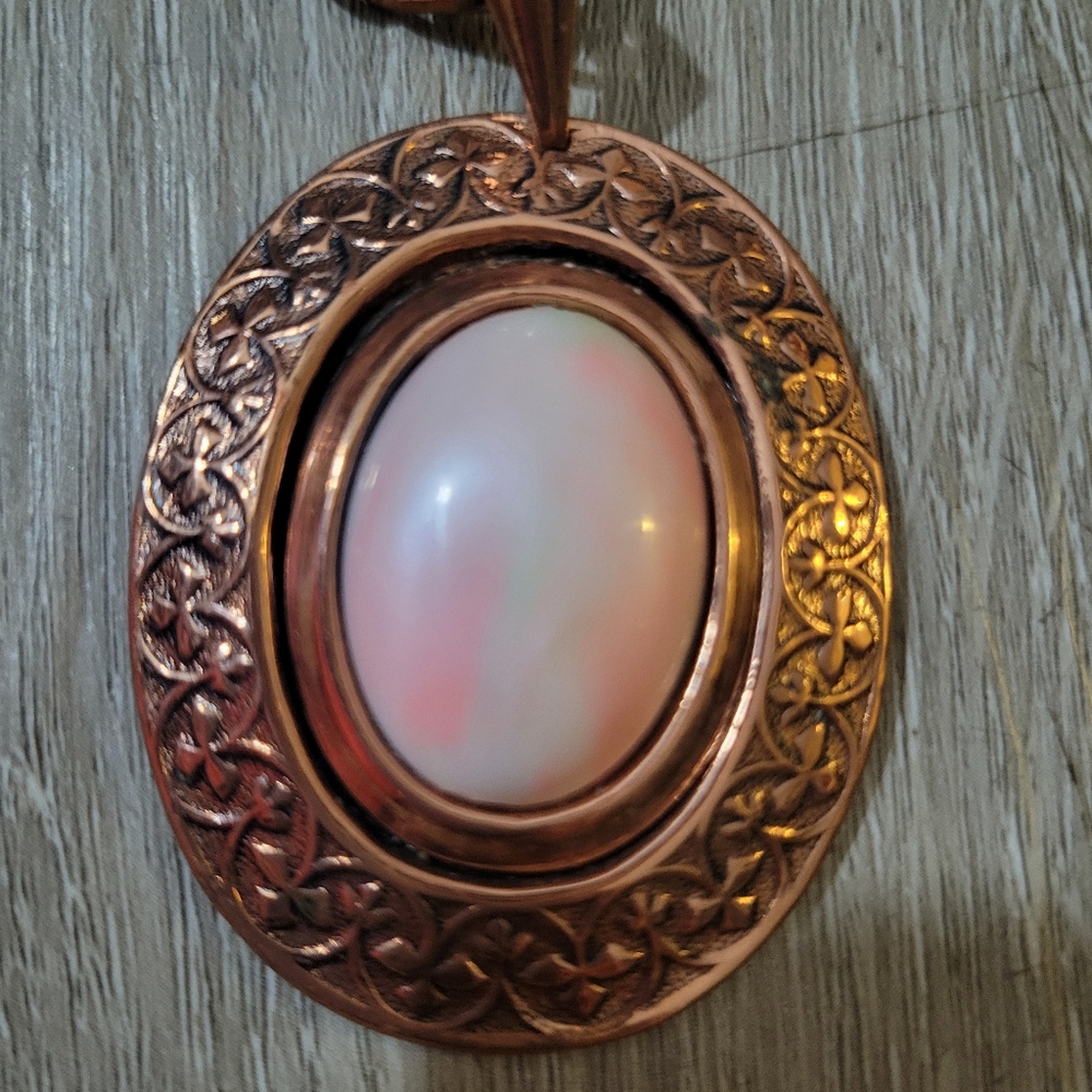 Vintage Copper W Faux White & Pink Pearl Clip On Earings & Necklace Set - Picture 11 of 15